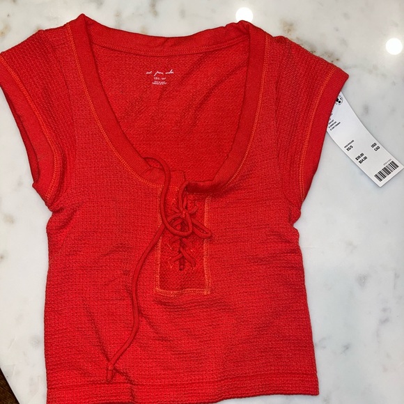 Urban outfitters tops that are super flattering! - Picture 3 of 7